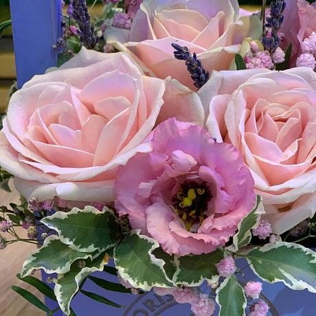 Нежная Композиция с нежной розой и ажурным лизиантусом - Фото 6