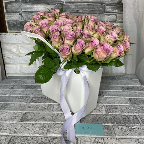 Букет из 51 розы в сумке вазе - Фото 3