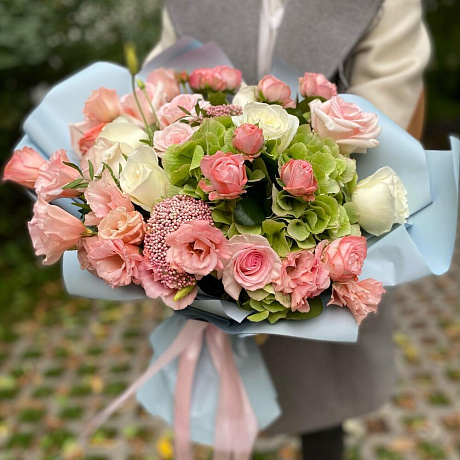 Букет гортензии и пионовидных роз - Фото 3