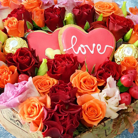 Сладкое сердце из роз и лизиантуса Люблю - Фото 3
