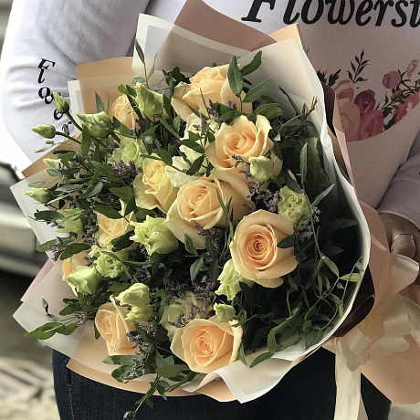 Авторский букет из кремовых роз и эустомы N358 - Фото 5