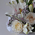 Коробка с лилиями и пионовидной розой - Фото 4