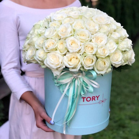 101 белая роза в коробке (Россия)