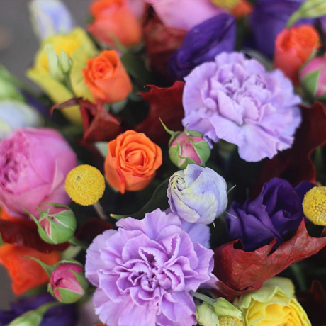 Осенняя композиция с цветами в коробке - Фото 5