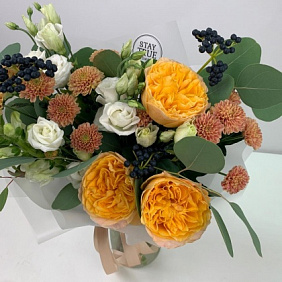 Солнечный букет с пионовидными розами