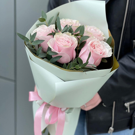 Букет Женственный из 5 роз и эвкалипта - Фото 4