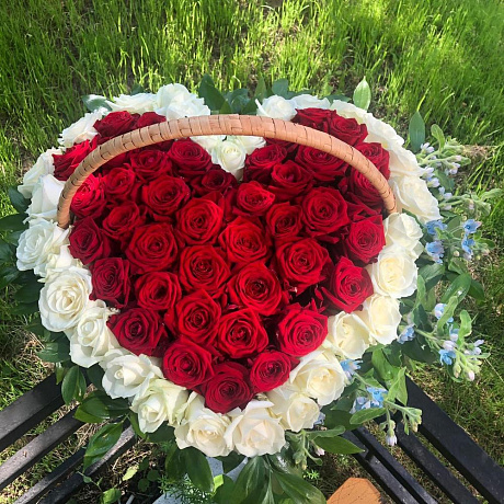 Сердце из роз в корзине - Фото 3