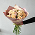 Авторский букет из кустовых и одноголовых роз Капризуля - Фото 5