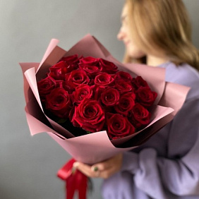 Красные Розы 19 штук