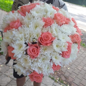Букет из роз и хризантем №166
