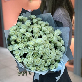 Белые кустовые розы