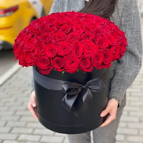 101 красных роз в шляпной коробке - Фото 5