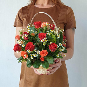 Корзина с розами  Пламя любви