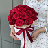 Коробка шляпная из 25 красных роз №2 - Фото 5