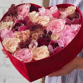 Красивая коробка цветов для любимой