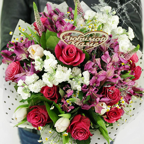 БУКЕТ МАМЕ ИЗ РОЗ, ТЮЛЬПАНОВ И АЛЬСТРОМЕРИЙ - Фото 2