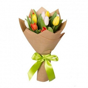 11 разноцветных тюльпанов в упаковке