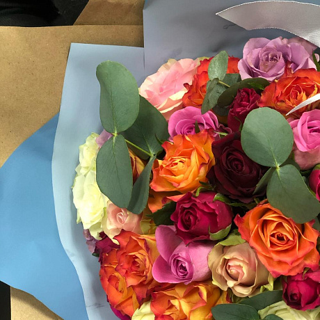 Разноцветные розочки с эвкалиптом - Фото 3