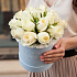 Белые розы White Kenya в шляпной коробке Demi BLUE - Фото 1
