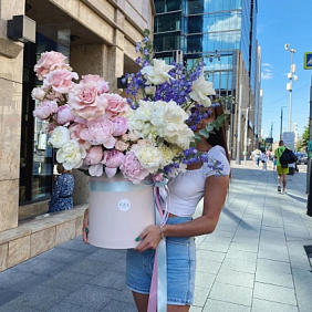 Цветы в коробке №976