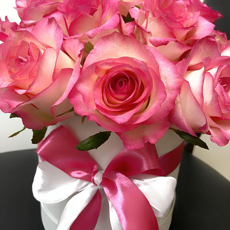 Шляпная коробка с 19 розами Джумилия - Фото 6
