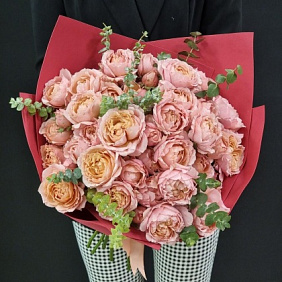 Букет из кустовых пионовидных роз №165