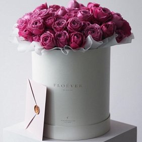 Букет из роз Мисти Бабблз в жемчужной коробке XL