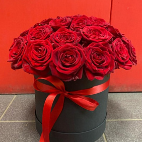 Розы в коробке №170