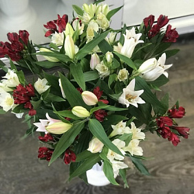 Букет лилий и альстромерий №160