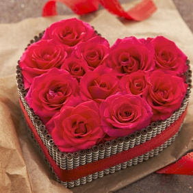 цветы в коробке "Будь счастлива"