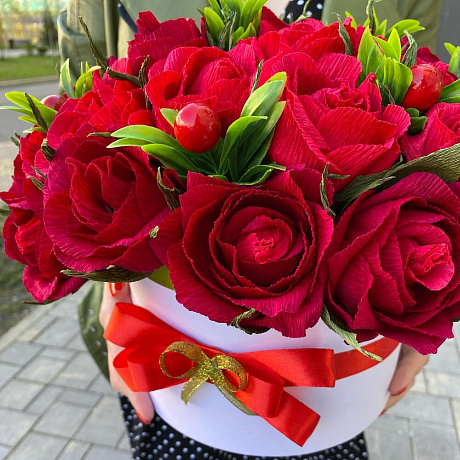 Розы с Raffaello в шляпной коробке - Фото 3