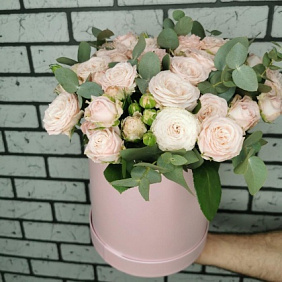 Шляпная коробка с цветами №150