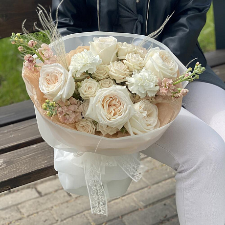 Букет Баунти из стифы, маттиолы, кустовой и одноголовой розы - Фото 5