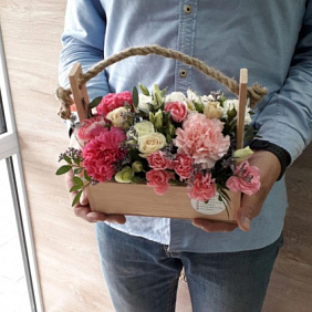 Цветы в деревянном ящике Воздушный поцелуй
