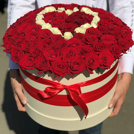 Коробка XXL из 101 красной и белой розы. Сердце из роз. N223 - Фото 3