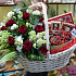 Корзина с цветами, ягодами и шоколадными конфетами Mozart prestige - Фото 1