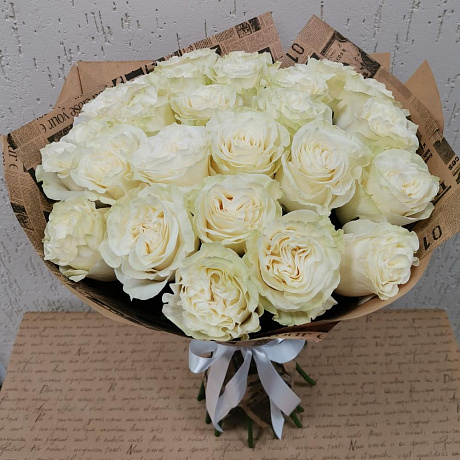 Букет из 25 роз Эквадор 50см в крафтовой бумаге - Фото 2