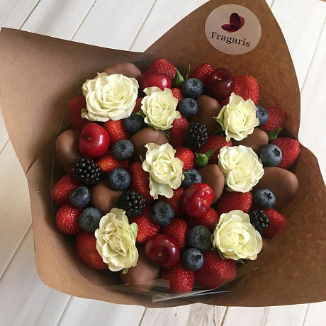 Букет из ягод и цветов Сочный микс - Фото 4
