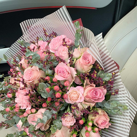 Букет с гиперикумом и лимониумом - Фото 3