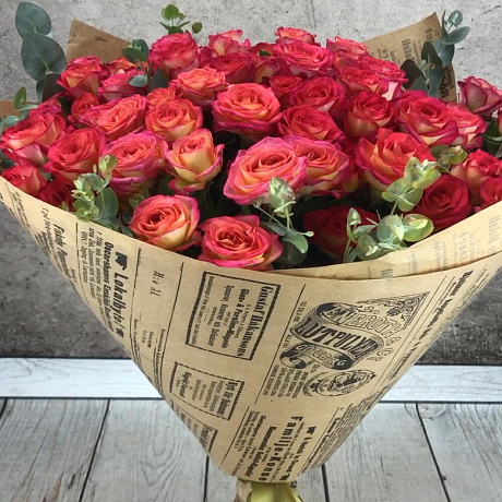 Букет из 15 кустовых роз с эвкалиптом - Фото 2