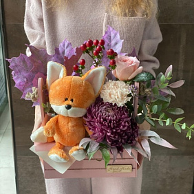 Лисичка с цветочками в коробке