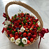 Корзина с клубникой и цветами - Фото 2