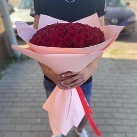 Букет из 49 красных роз