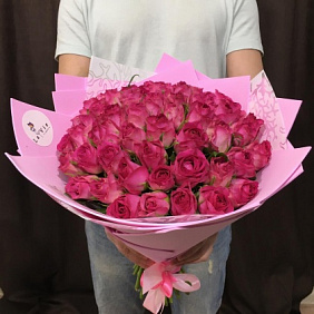 Букет из 51 беломалиновой розы