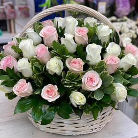 Корзина с цветами 53 Розы