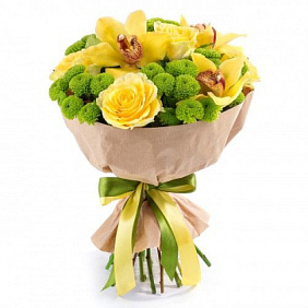 Букет из желтых орхидей, роз и хризантем