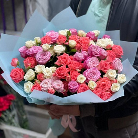 Букет из 39 микс кустовых роз