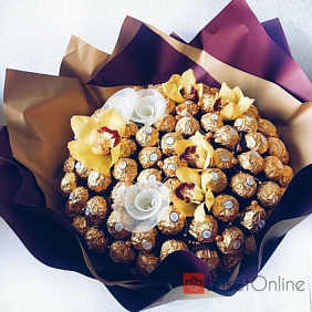 Сладкий букет с конфетами Ferrero Rocher и орхидеями