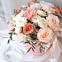 Цветочная композиция из роз в шляпной коробке с лентами - Фото 3