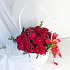 Корзина с красными розами и лентой - Фото 4
